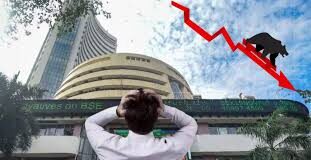 बुल पर भारी पड़ी जंग: 1636 अंकों की गिरावट के साथ सेंसेक्स लहूलुहान, निफ्टी ने तोड़ा 22400 का स्तर