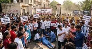 भोपाल में DPI के सामने डटे सैकड़ों अभ्यर्थी