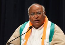 इंडिया ब्लॉक की एकजुटता: खड़गे ने SIR, विदेशी नीति और delimitation बिल को किया कड़ा विरोध