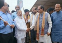 विदिशा से शुरू हुआ किसानों के लिए बड़ा जागरूकता अभियान, शिवराज सिंह चौहान ने धानुका एग्रीटेक की 5 ऑडियो वैन को दिखाई हरी झंडी