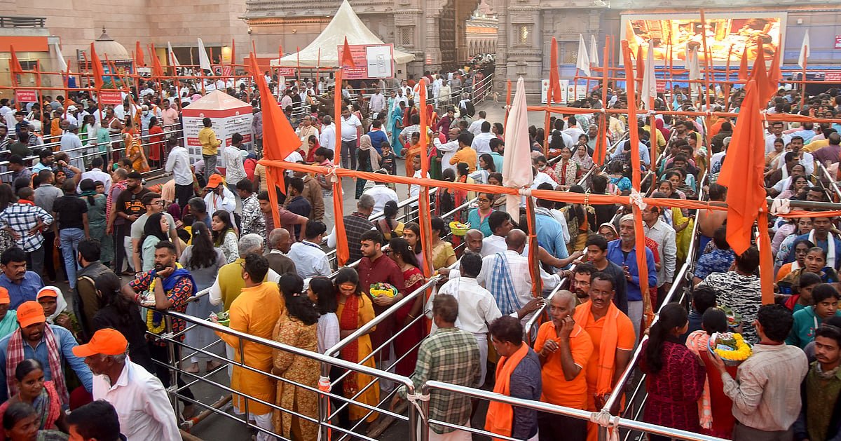 सावन के पहले दिन शिवालयों में उमड़ा आस्था का सैलाब, अयोध्या और काशी विश्वनाथ में श्रद्धालुओं की भारी भीड़