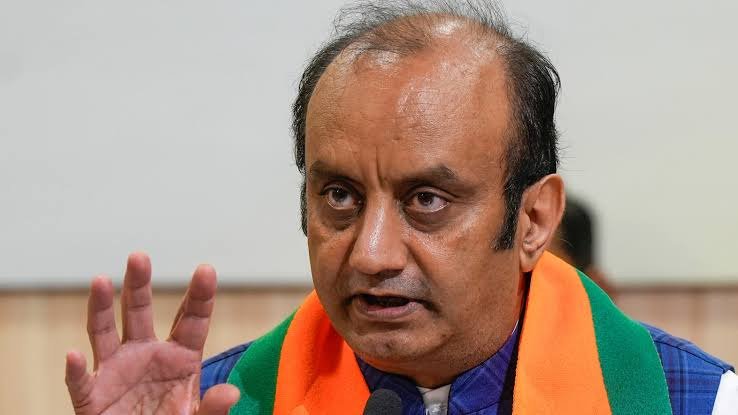 विपक्ष को भाजपा की सुधांशु त्रिवेदी की चेतावनी: लोकतंत्र को कमजोर करने की कोशिश